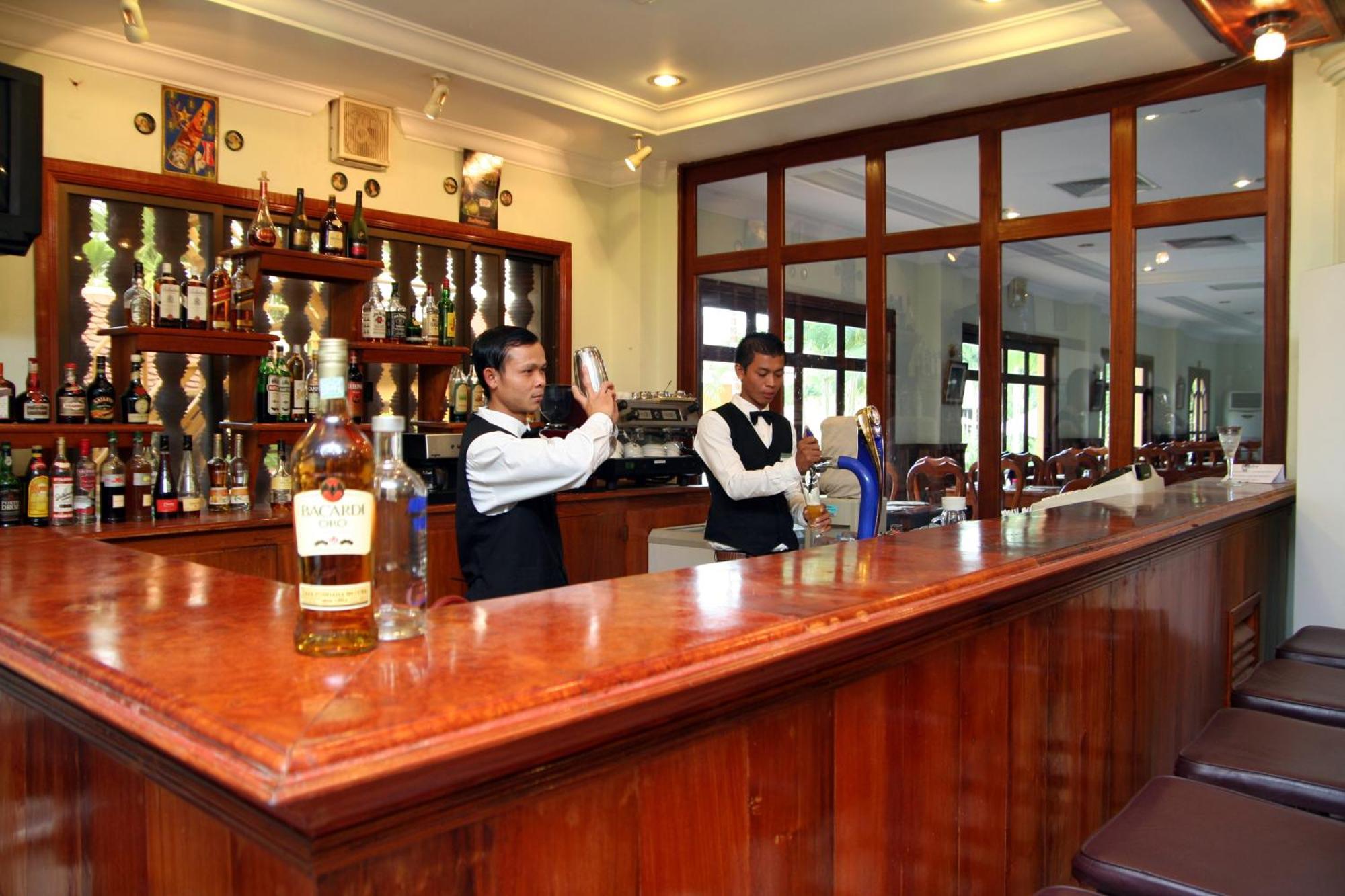 Angkor Hotel Сиемрип Экстерьер фото