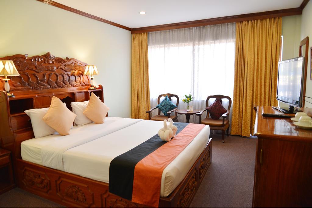 Angkor Hotel Сиемрип Экстерьер фото